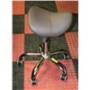 Image 1 : HYDRAULIC LIFT PELVIC SUPPORT ROLLING STOOL