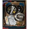 Image 1 : BOX FULL OF BAKEWARE INCL. 7 STAINLESS STEEL