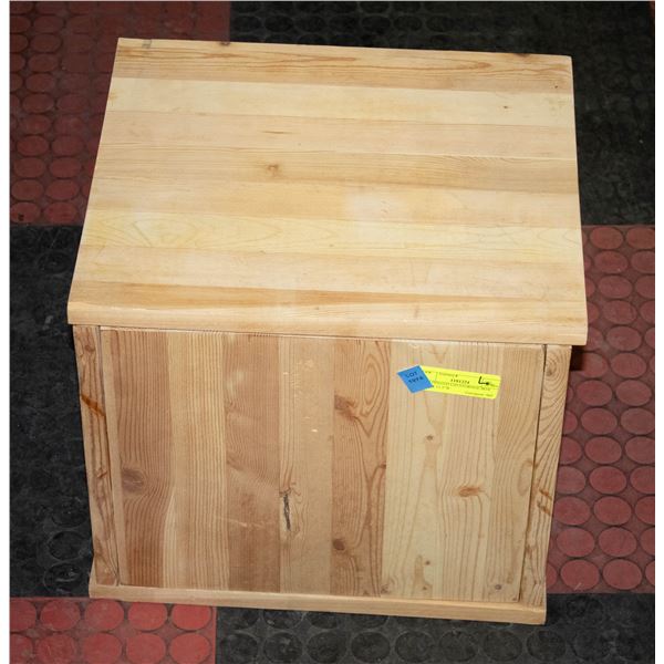 PINE HINGED LID STORAGE BOX (15"L X 13.5"W