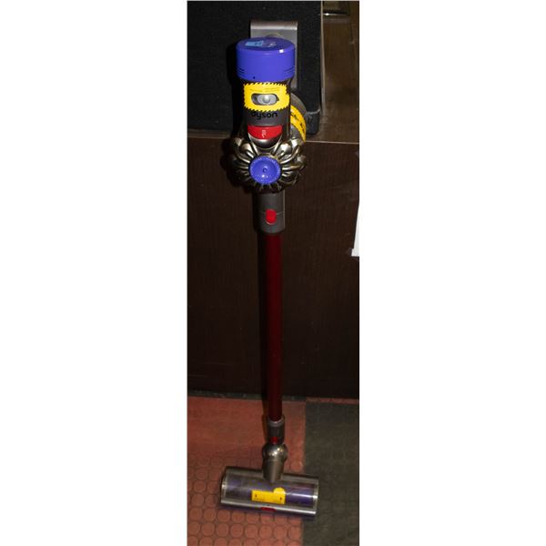 UPRIGHT DYSON WITH CHARGER