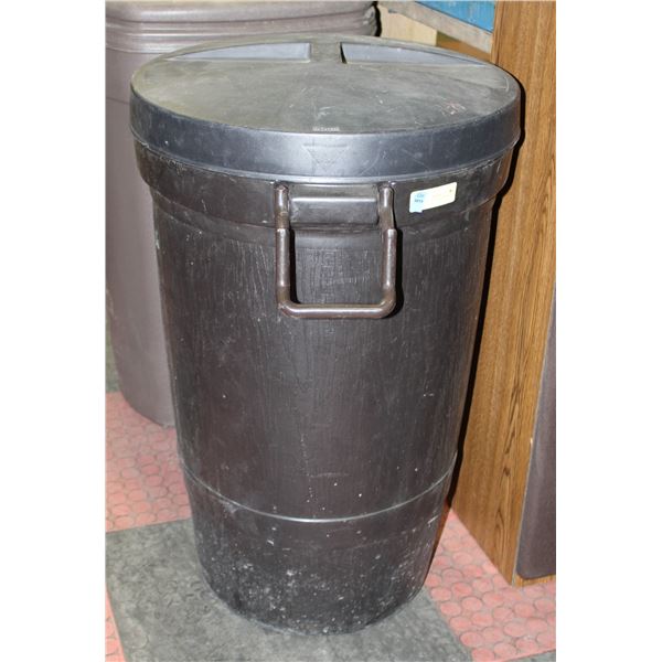 ROUND TRASH CAN ON WHEELS WITH LID