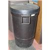 Image 1 : ROUND TRASH CAN ON WHEELS WITH LID