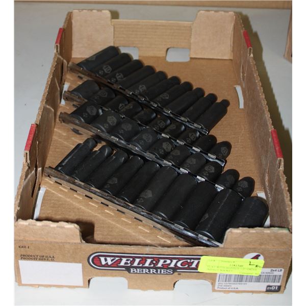 FLAT WITH 40-PIECE 1/2"-DRIVE IMPACT SOCKET
