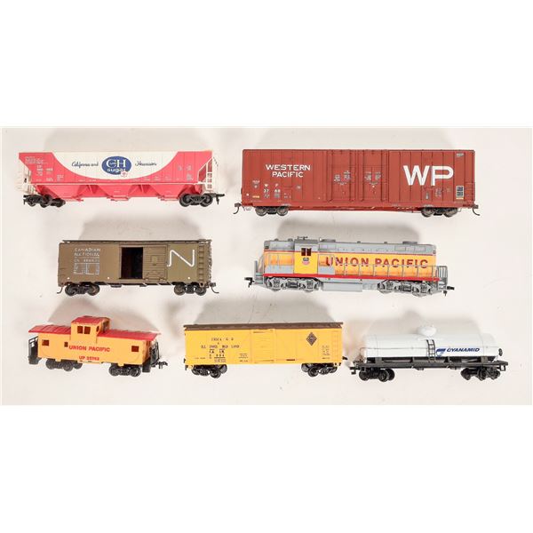 Union Pacific HO Diesel Engine W/Rail Cars [185715]