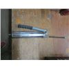 Image 2 : grease gun