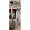 Image 1 : 2 shovels