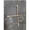 Image 2 : 4-WAY TIRE IRON LUG WRENCH