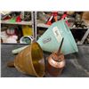 Image 1 : 2-SHOP FUNNELS/VINTAGE OIL CAN