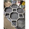 Image 2 : 2 GARDEN FLOORWALK PAVEMENT MOLD'S.  1-24"X20"/1-18"X22.5"