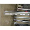 Image 5 : 7 clamps and a level, Includes pair of Bessey 24" clamps