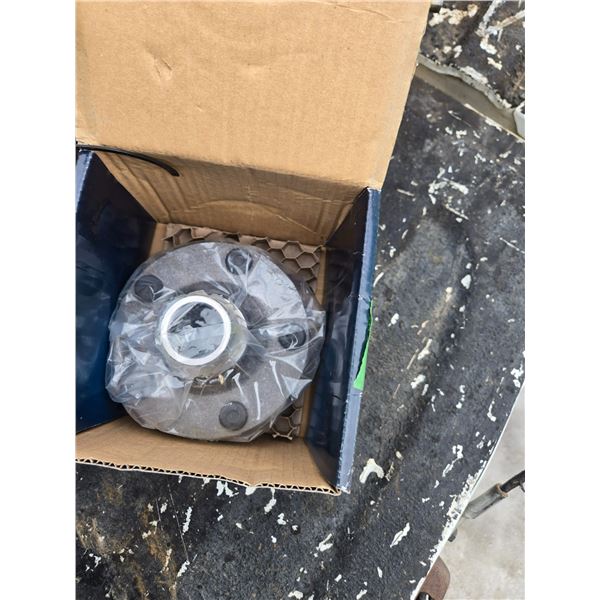 2001-2012 Ford Escape wheel hub assembly NIB