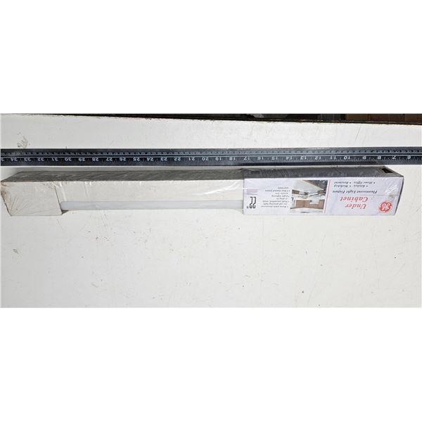 under cabinet fluorescent light fixture 22"