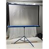Image 26 : 43" Portable Projection Screen & Hanimex Rondette Projector & slides