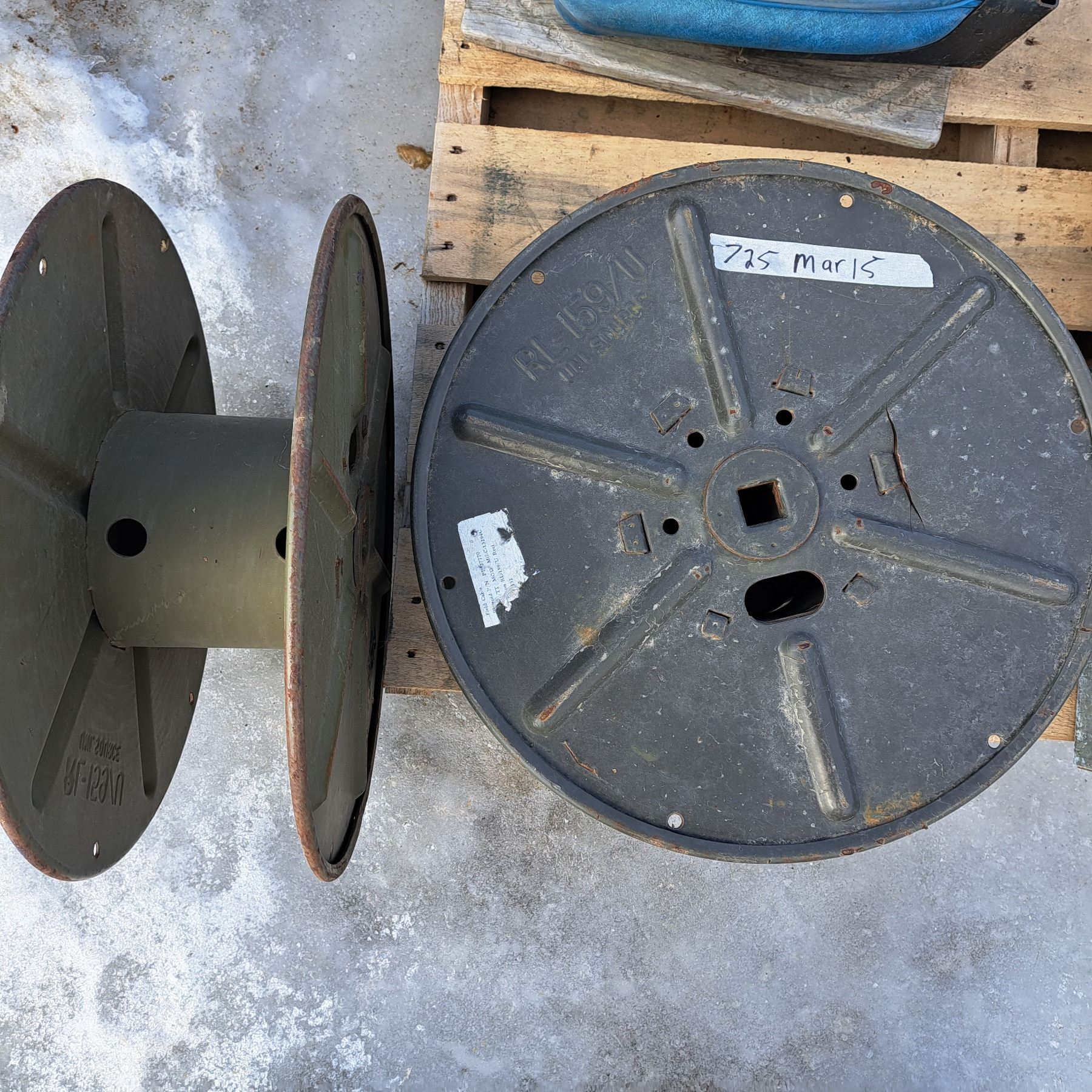 2 wire spools - Schmalz Auctions