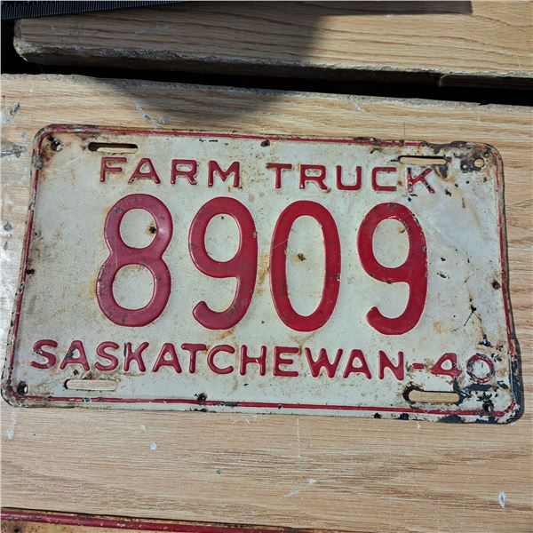 licence plate Sask 4 digit farm truck