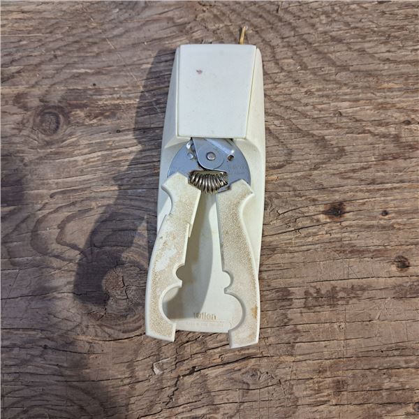 white cutting shears