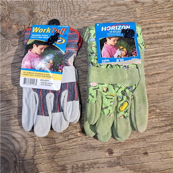 2 pairs of kids gloves