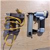 Image 2 : 2 nail guns 1 corded