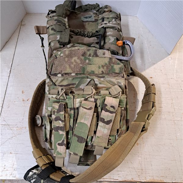 Military plate carrier style vest