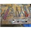 Image 6 : pliers and pipe wrenches and vice grips