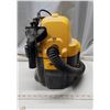 Image 3 : DeWalt shop vacuum