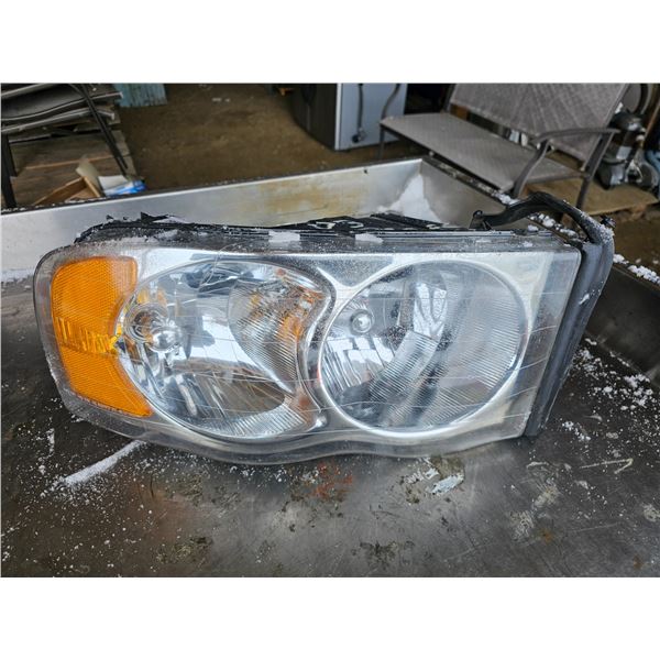 2003 Dodge Ram Headlight Assembly RH