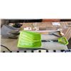 Image 2 : TWO SHOVELS AND LONG POWER BAR