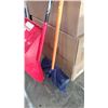 Image 2 : LARGE SNOW SHOVEL AND SMALL SNOW SHOVEL