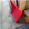 Image 2 : LARGE SNOW SHOVEL
