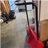 Image 3 : LARGE SNOW SHOVEL