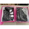 Image 2 : 2 NEW PAIRS OF KIDS LEATHER BOOTS SIZE 11 AND 12