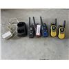 Image 1 : 5 WALKIE TALKIES WITH CHARGER