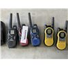 Image 2 : 5 WALKIE TALKIES WITH CHARGER