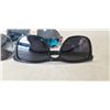 Image 2 : 3 PAIRS OF AVIATOR SUNGLASSES, FOSTER GRANT, NEVEN AND PANAMA JACK