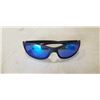 Image 3 : OAKLEY AND FOSTER GRANT SUNGLASSES, SCRATCHED LENSES