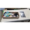 Image 1 : TRAY OF COLLECTIBLE ITEMS