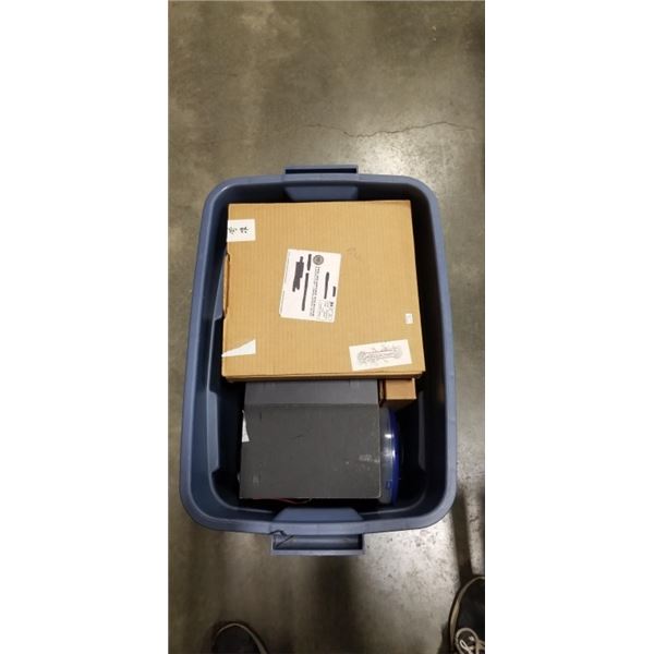 PAIR OF BOOKSHELF SPEAKERS