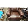 Image 2 : LAZYBOY BROWN LEATHER RECLINER