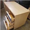 Image 3 : SMALL DESK