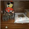 Image 1 : A&W BEAR WITH 2 MUGS AND FABRIC ROOF AND CURTAIN FOR BED