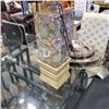 Image 2 : TWO MATCHING TABLE LAMPS WITH SHADES