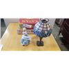 Image 1 : COLORED SHADE LAMP AND CINDERELLA FIGURE