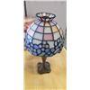 Image 2 : COLORED SHADE LAMP AND CINDERELLA FIGURE