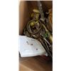 Image 2 : BOX OF VINTAGE ITEMS