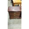 Image 2 : PAIR OF BROYHILL 2 DRAWER NIGHTSTANDS