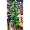 Image 1 : ARTIFICIAL TREE