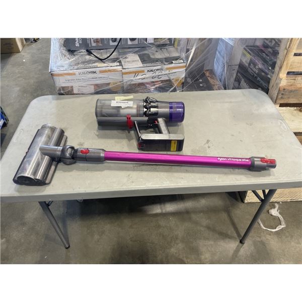 DYSON V11 TORQUE DRIVE CORDLESS STICK VACUUM - TESTED WORKING, RETAIL $799