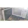 Image 2 : PANASONIC 1.3 CU FT MICROWAVE - WHITE - TESTED WORKING, RETAIL $163