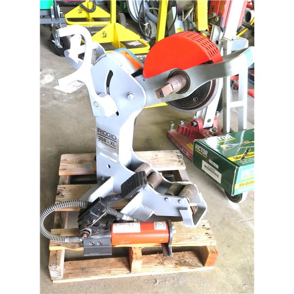 (10156533) 2019 Ridgid 258XL Power Pipe Cutter w/ Pump