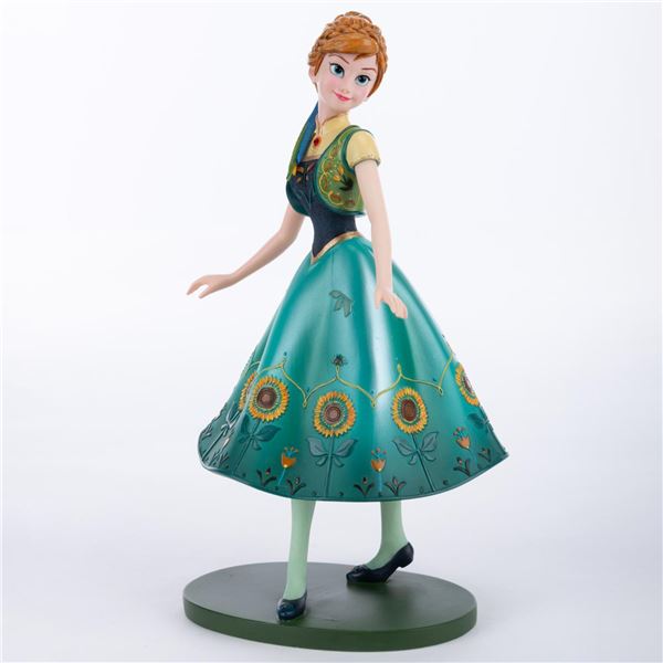 A "Frozen Fever" Anna 'Couture de Force' Figurine.